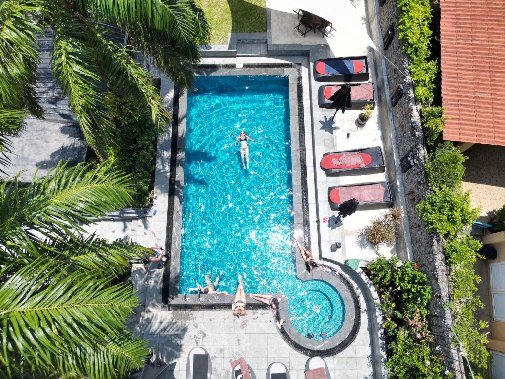 Baan Heaven / Patong Beach Pool Villa Sleeps up to 15 – Phuket